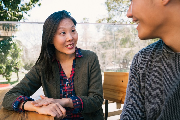 Ánh mắt trong giao tiếp: Ý nghĩa, tín hiệu và cách đọc ánh mắt giao tiếp hiệu quả