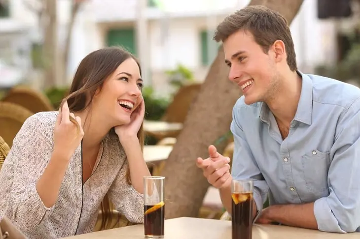 Ánh mắt trong giao tiếp: Ý nghĩa, tín hiệu và cách đọc ánh mắt giao tiếp hiệu quả
