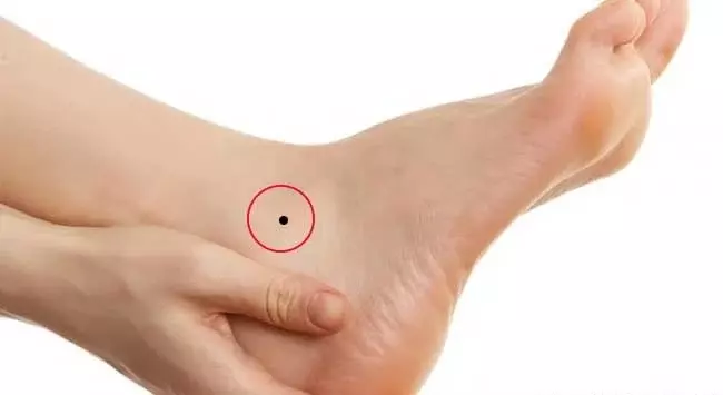 9 Nốt Ruồi Tài Lộc Quý Hơn Vàng – Xem Nốt Ruồi Giàu Sang, Phú Quý Theo Nhân Tướng Học