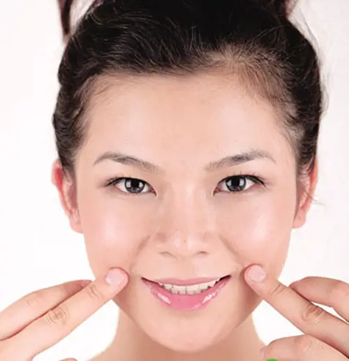 Phân tích tướng khóe miệng hướng lên trên gương mặt phụ nữ