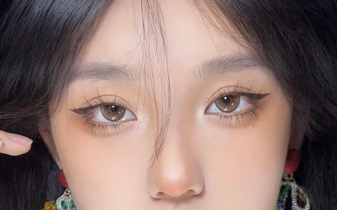 Mắt lờ đờ nói lên điều gì: Giải mã mắt thiếu thần và tướng mắt mệt mỏi