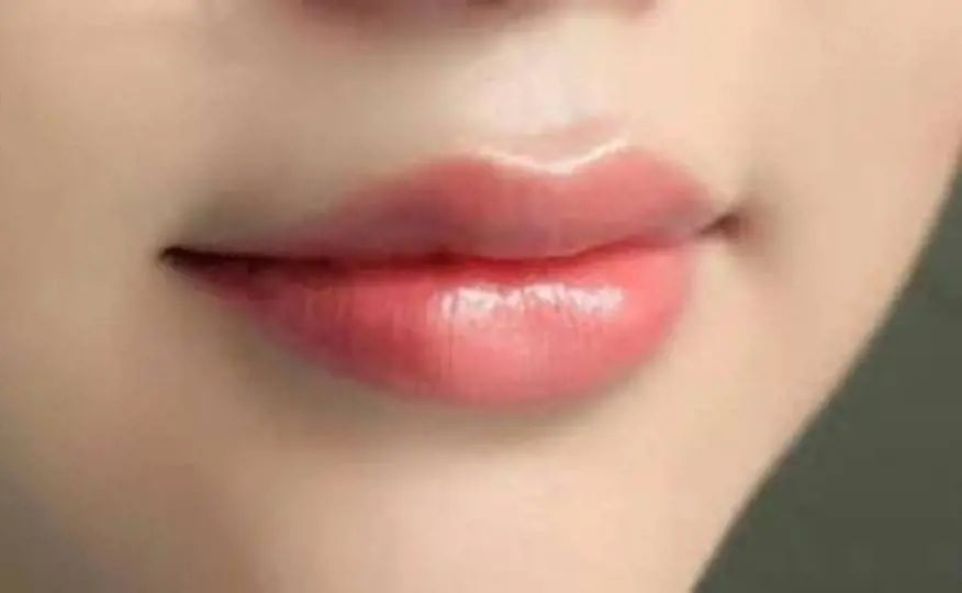 Miệng phụ nữ tình cảm: Nhận diện tướng miệng dễ tổn thương trong tình yêu và cách cải thiện