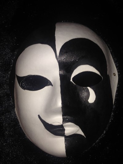 Nhận diện và cải thiện: Tướng khuôn mặt người hai mặt trong Nhân tướng học hiện đại