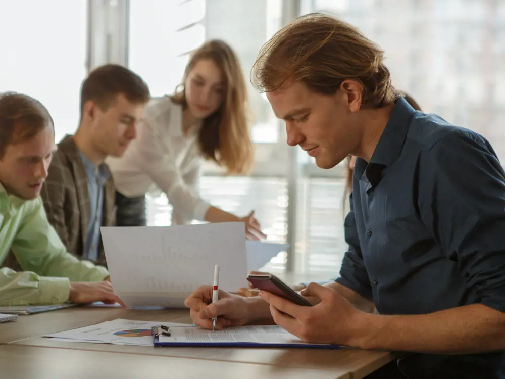 Quan sát mắt và biểu cảm ứng viên khi phỏng vấn - nhân tướng HR tuyển dụng
