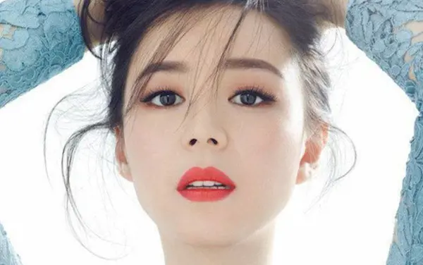 Phụ nữ có tướng đào hoa: Nhận diện dấu hiệu, hệ lụy và cách cải tướng thực tế