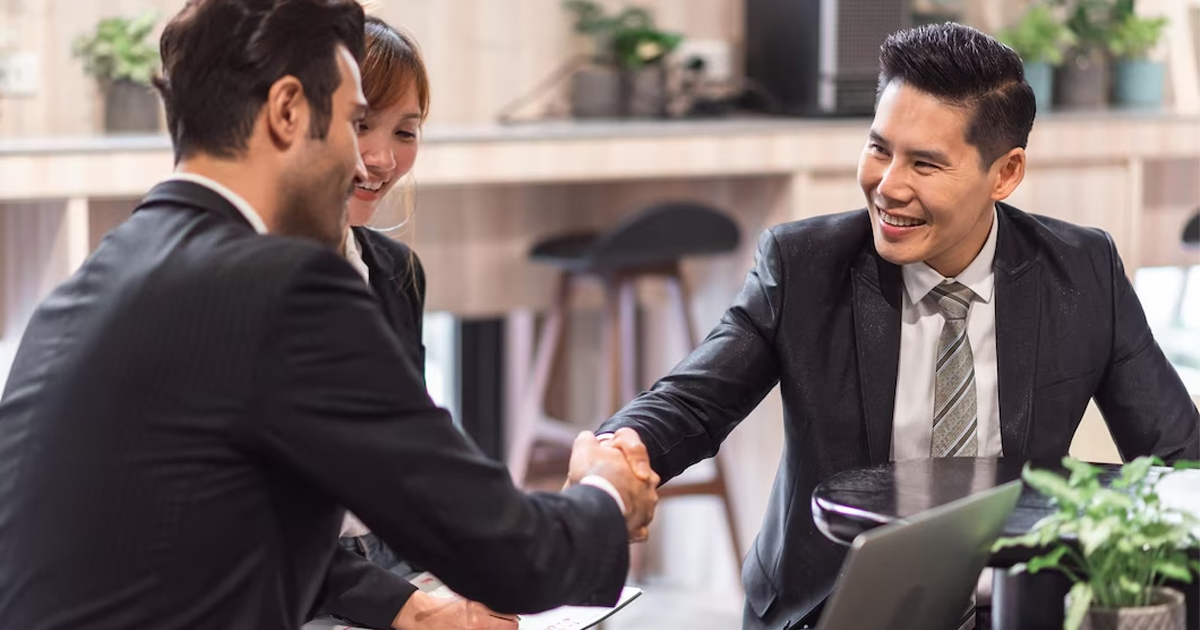 Quan sát ánh mắt khách hàng: Bí quyết nhận diện nhu cầu tức thì để tăng chuyển đổi bán hàng