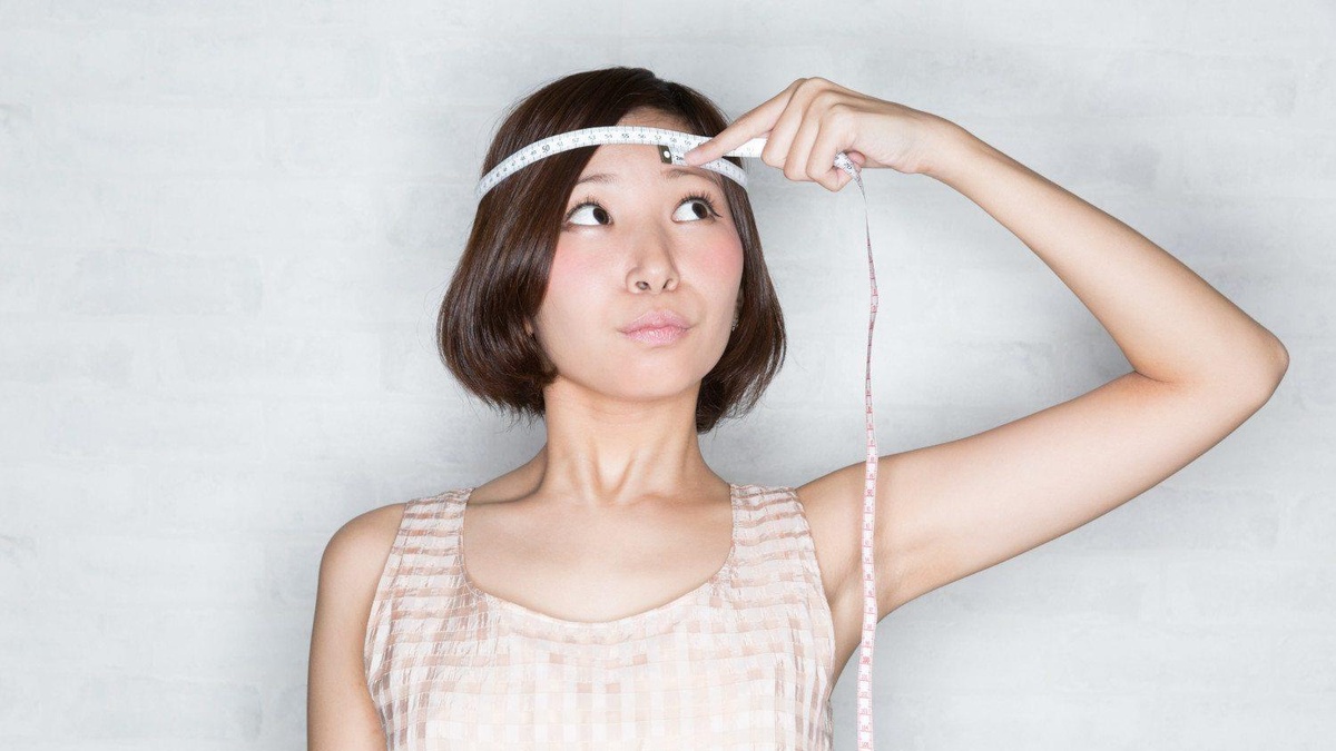 Trán thấp nói lên điều gì: Giải mã nhân tướng học để hiểu trí tuệ, tính cách và cách cải tướng