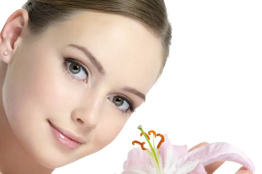 Phân tích tướng da mặt nhân tướng: tương phản da sáng và da tối