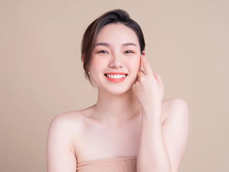 Tướng người hay cười có thật sự dễ gần: Giải mã nhân tướng và ứng xử tính cách hiện đại