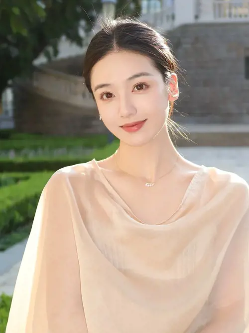 Tướng phụ nữ mạnh mẽ lấn át chồng: nhận diện nét tướng và cách cải vận ứng dụng thực tế