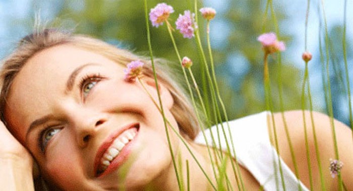 Vì sao nụ cười tạo cảm giác tin cậy: Góc nhìn nhân tướng học và ứng dụng trong cuộc sống